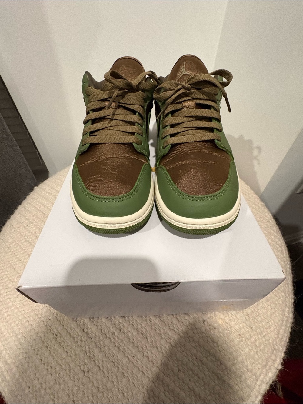 Jordan 1 lows women’s Sneaker in kelp Green and Brown - Picture 3 of 4